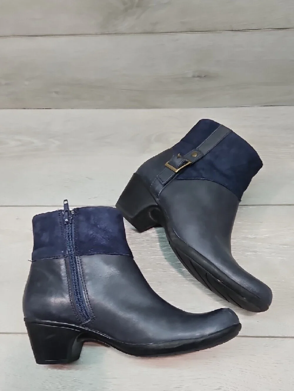 Clarks Women’s Navy Ankle Boots  Classic Side-Buckle Shoes Sz 7M